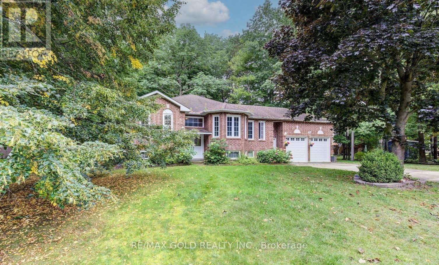 39 Downer Crescent, Wasaga Beach, Ontario  L9Z 1C3 - Photo 2 - S12445675