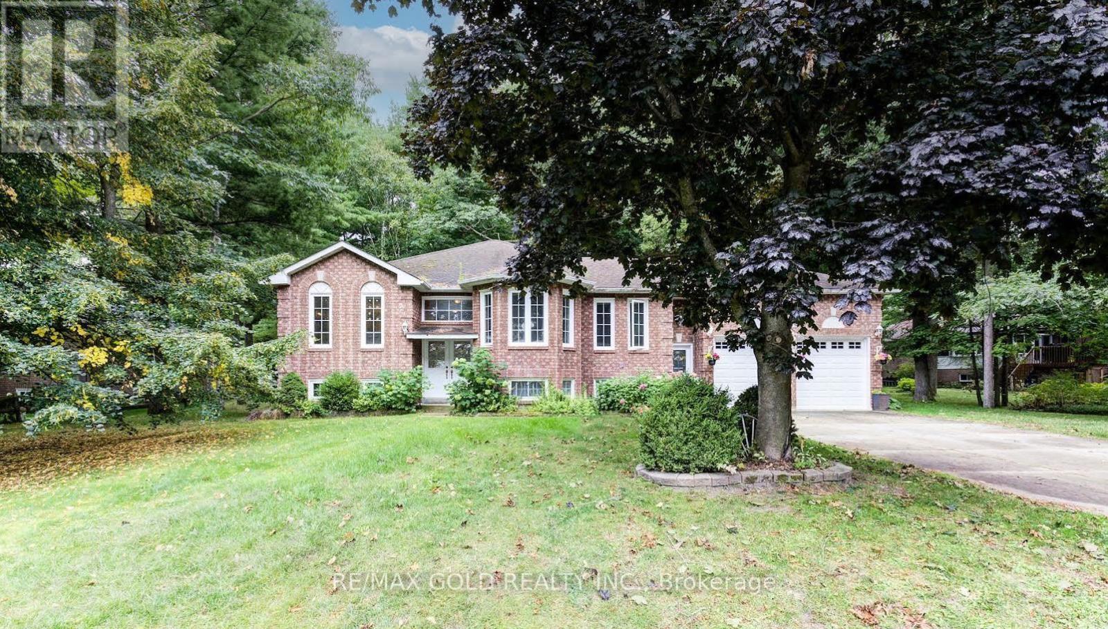 39 Downer Crescent, Wasaga Beach, Ontario  L9Z 1C3 - Photo 3 - S12445675
