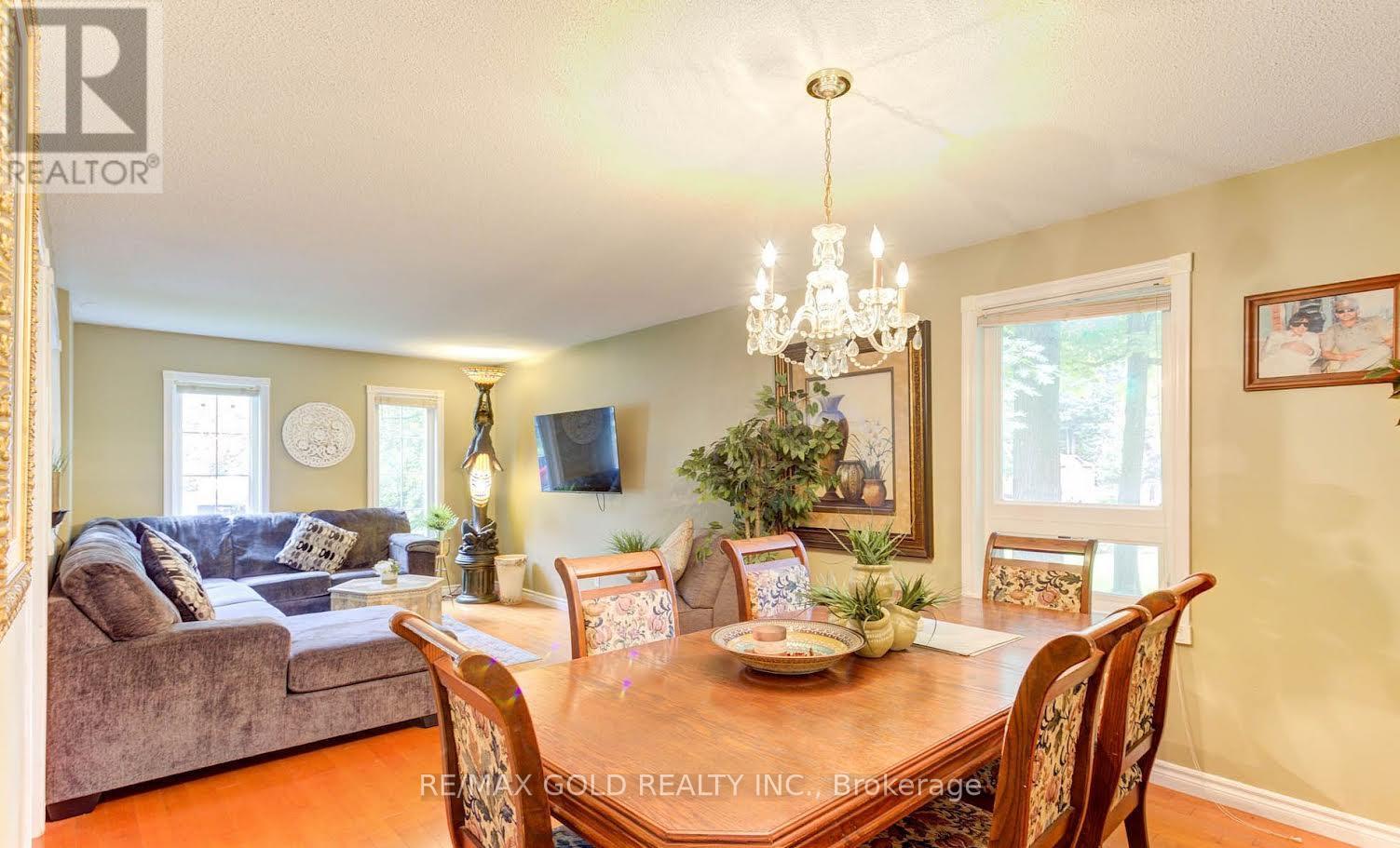 39 Downer Crescent, Wasaga Beach, Ontario  L9Z 1C3 - Photo 6 - S12445675