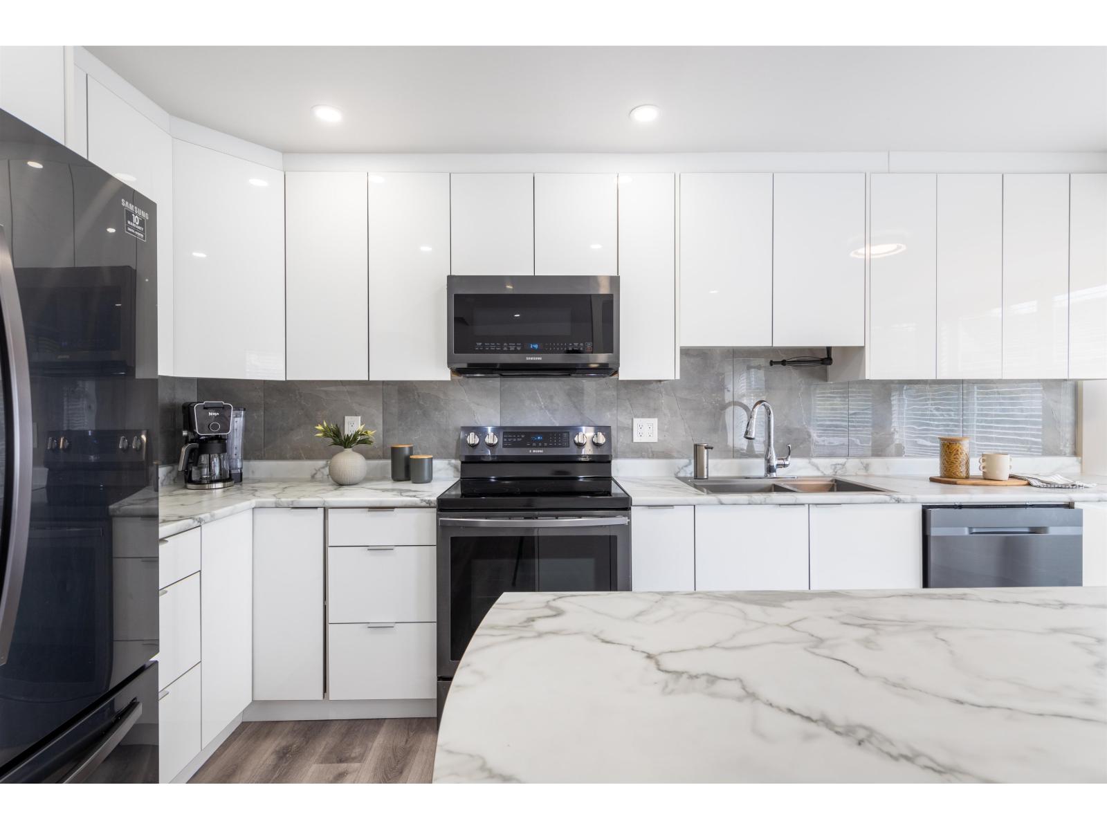 118 8060 121a Street, Surrey, British Columbia  V3W 0S5 - Photo 3 - R3055174