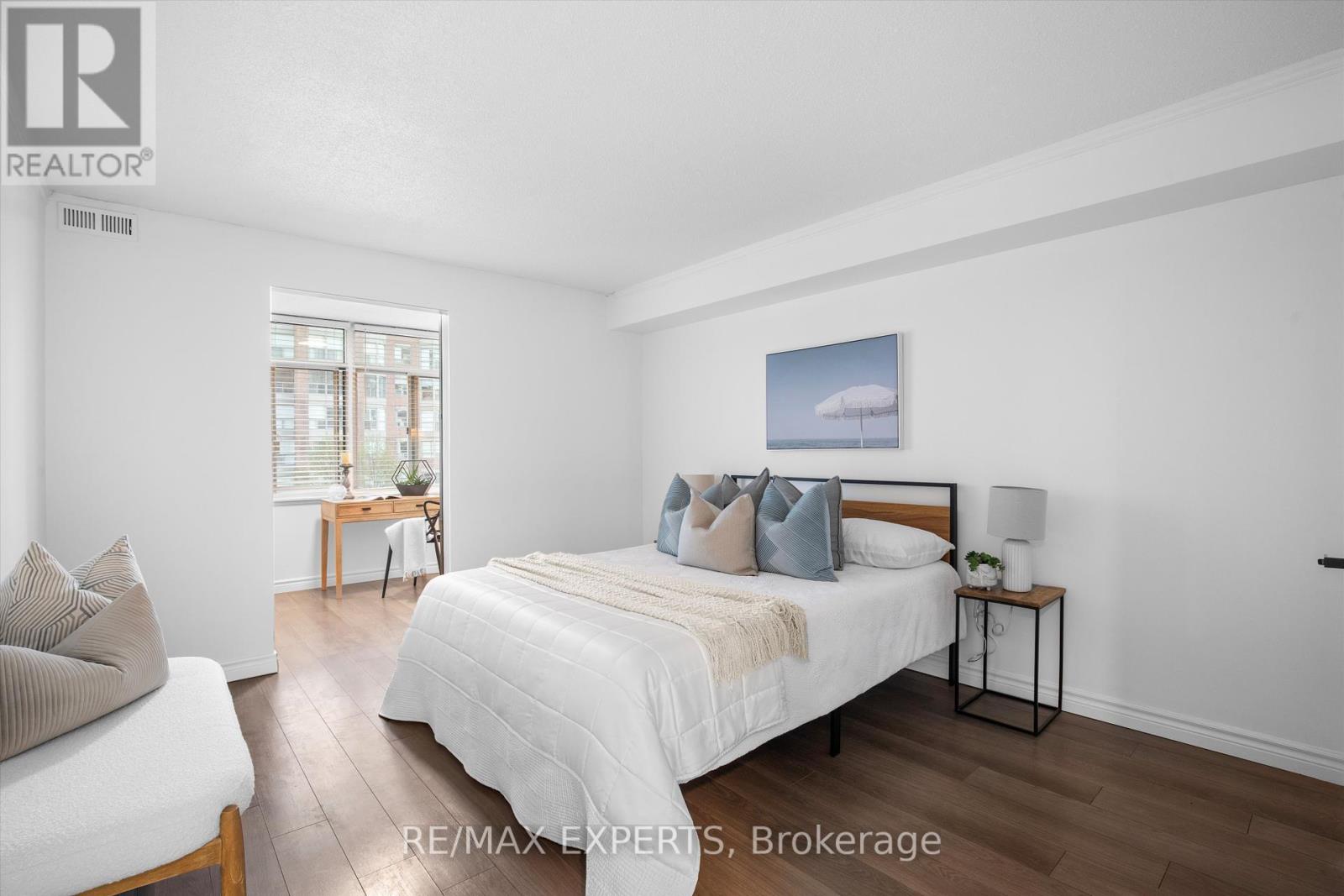 610 - 300 Webb Drive, Mississauga (City Centre), Ontario  L5B 3W3 - Photo 20 - W12445667