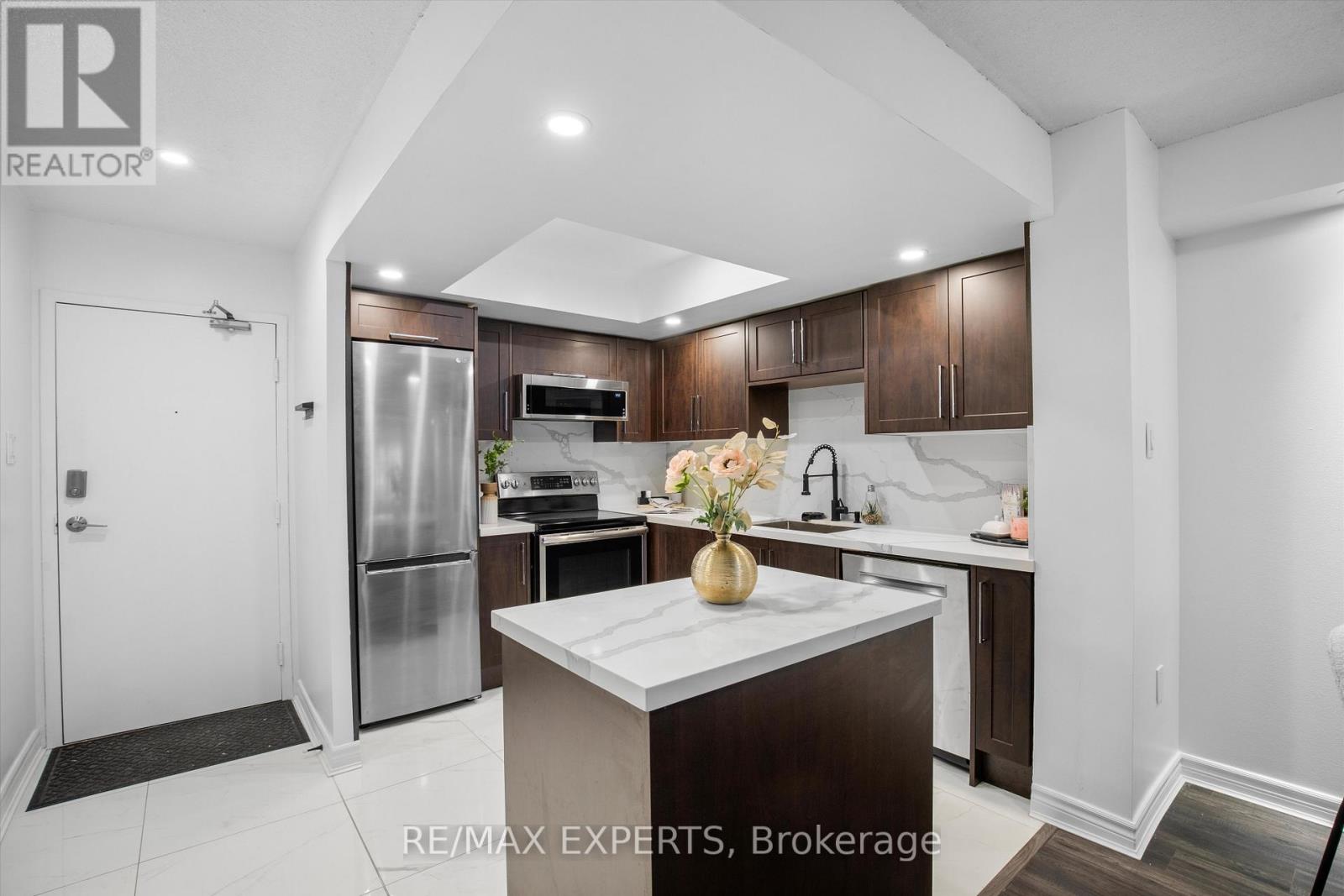 610 - 300 Webb Drive, Mississauga (City Centre), Ontario  L5B 3W3 - Photo 8 - W12445667