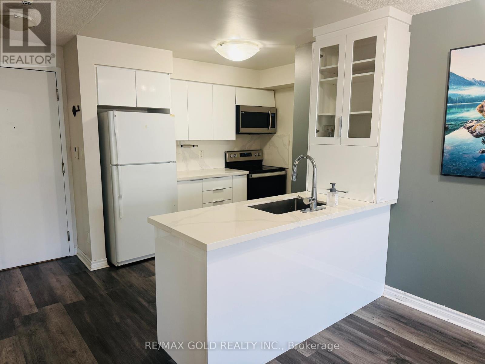 1209 - 3880 Duke Of York Boulevard, Mississauga, Ontario  L5B 4M7 - Photo 3 - W12445678