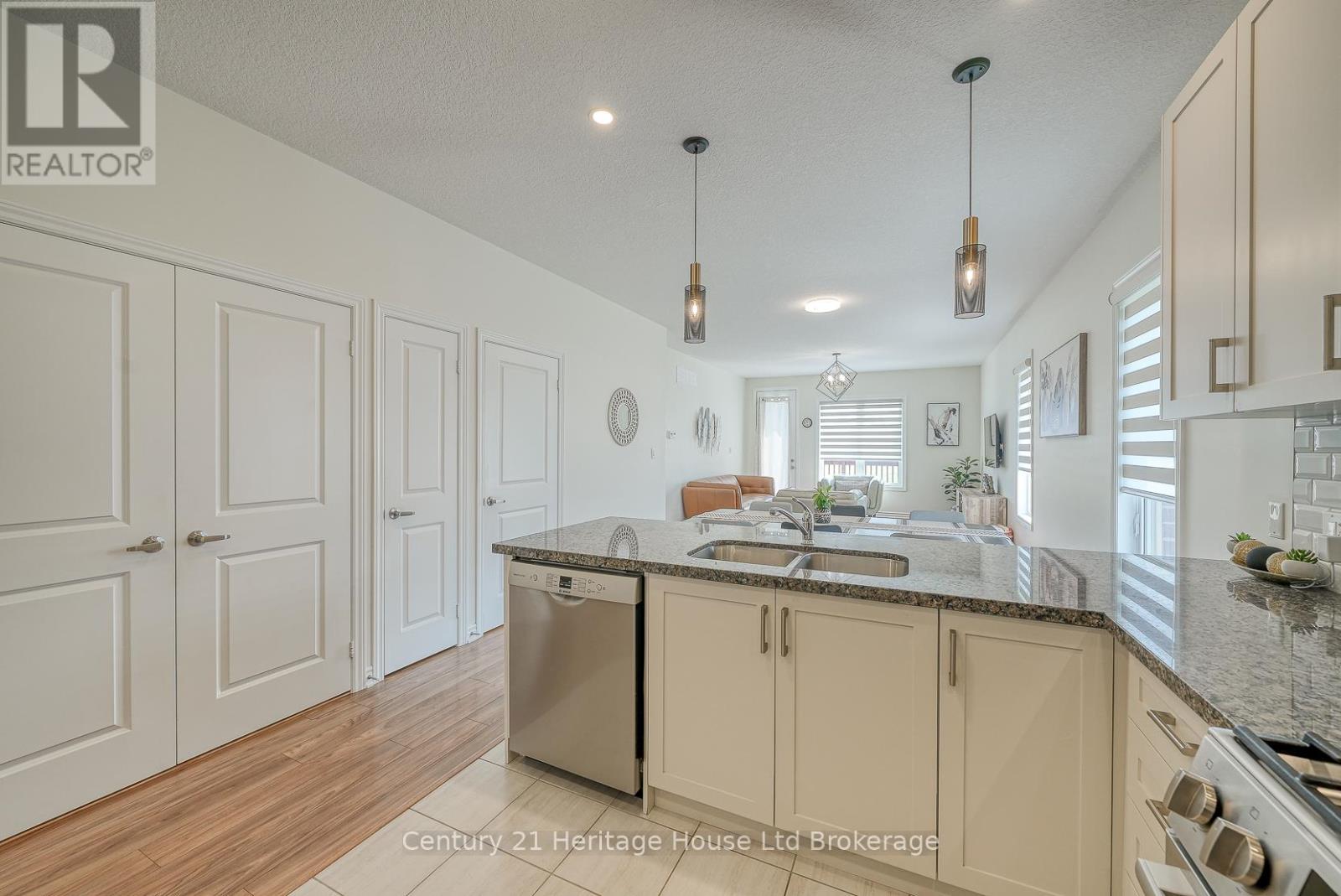 37 Harvest Avenue, Tillsonburg, Ontario  N4G 0H9 - Photo 14 - X12445696