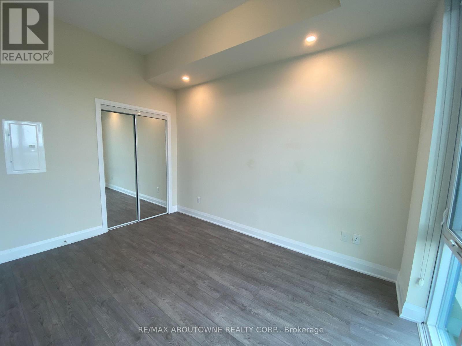 621 - 16 Concord Place, Grimsby, Ontario  L3M 0J1 - Photo 12 - X12445665
