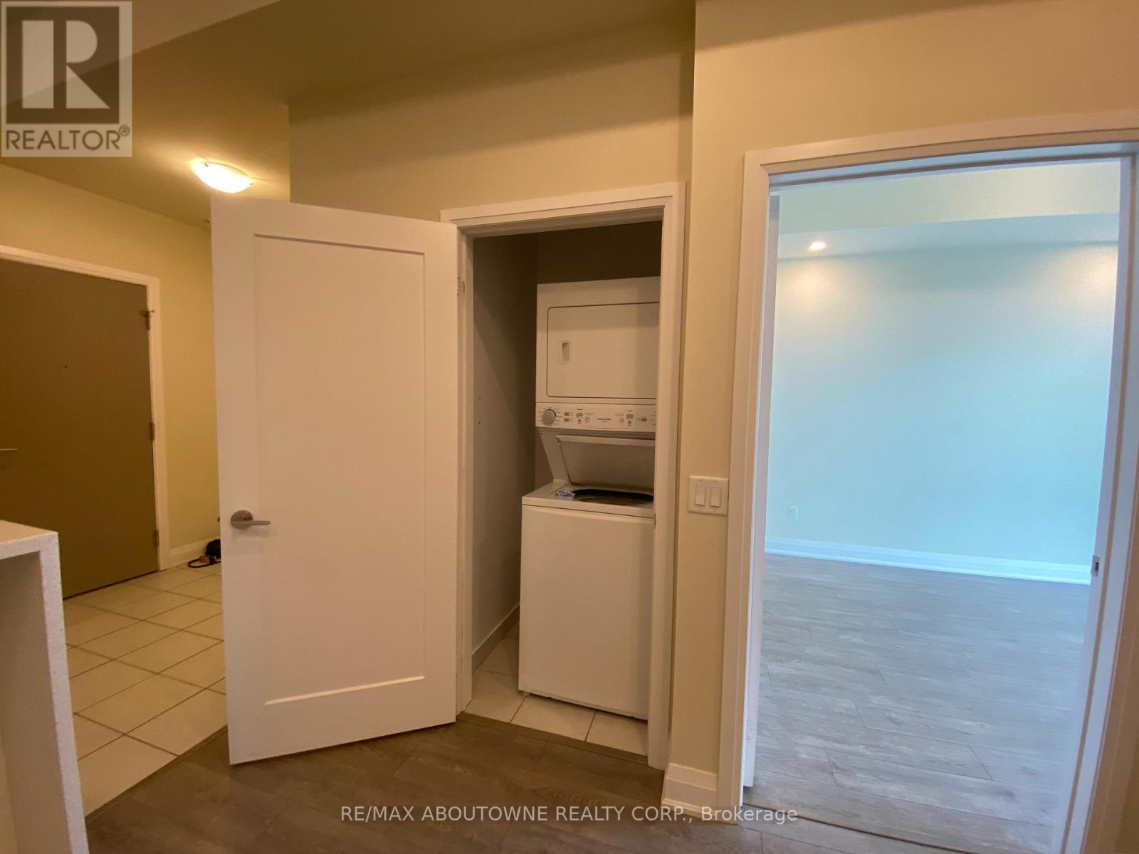 621 - 16 Concord Place, Grimsby, Ontario  L3M 0J1 - Photo 5 - X12445665