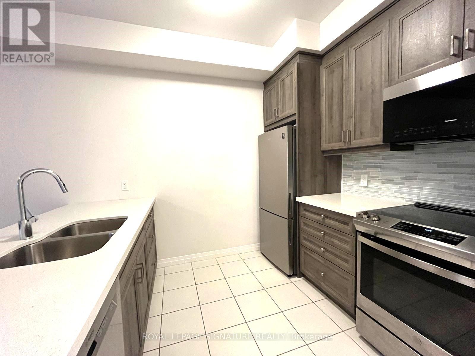 5 Dodman Crescent, Hamilton, Ontario  L9G 0G7 - Photo 6 - X12445681