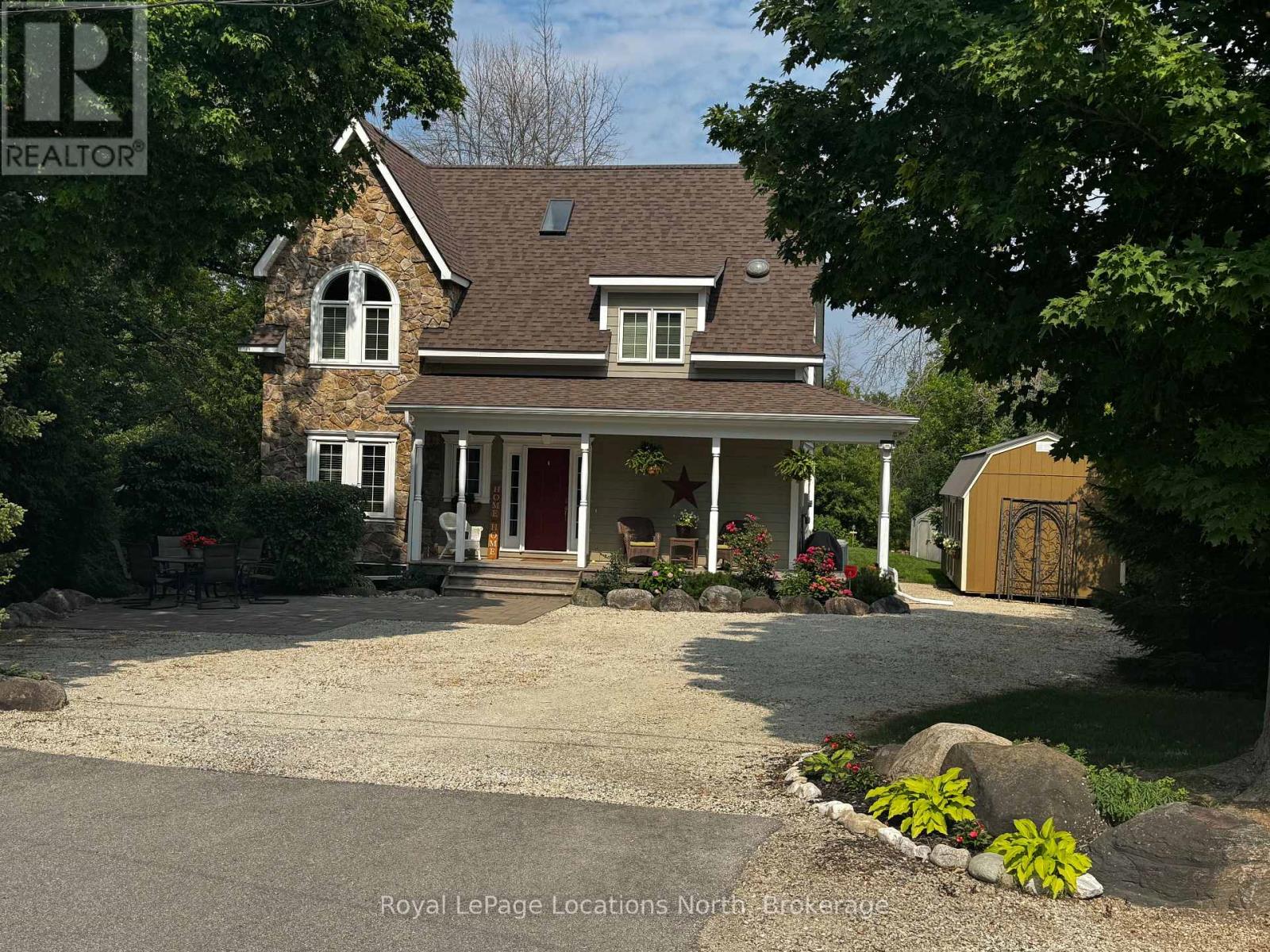 213 Camperdown Road, Blue Mountains, Ontario  N0H 1J0 - Photo 2 - X12445741