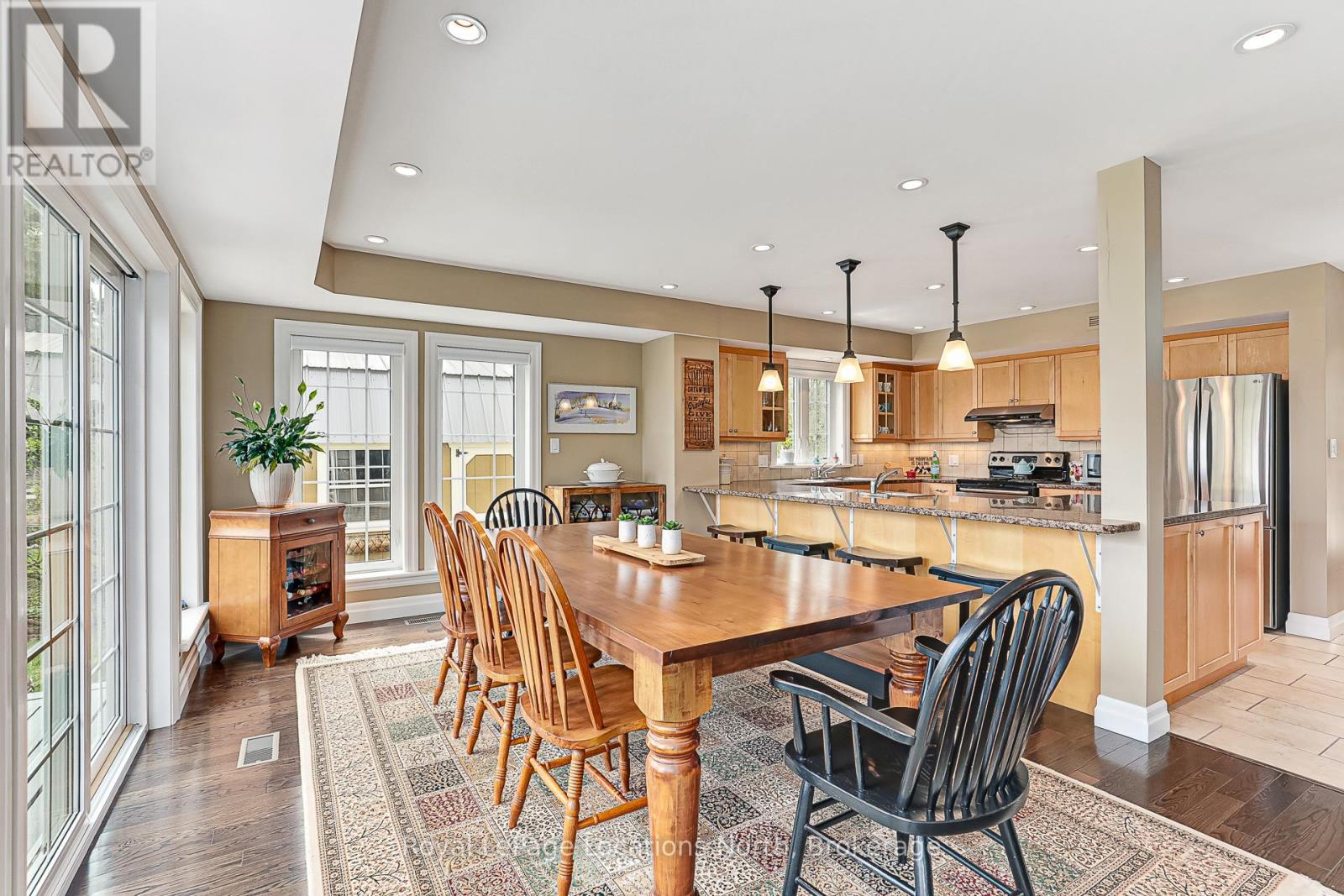 213 Camperdown Road, Blue Mountains, Ontario  N0H 1J0 - Photo 21 - X12445741