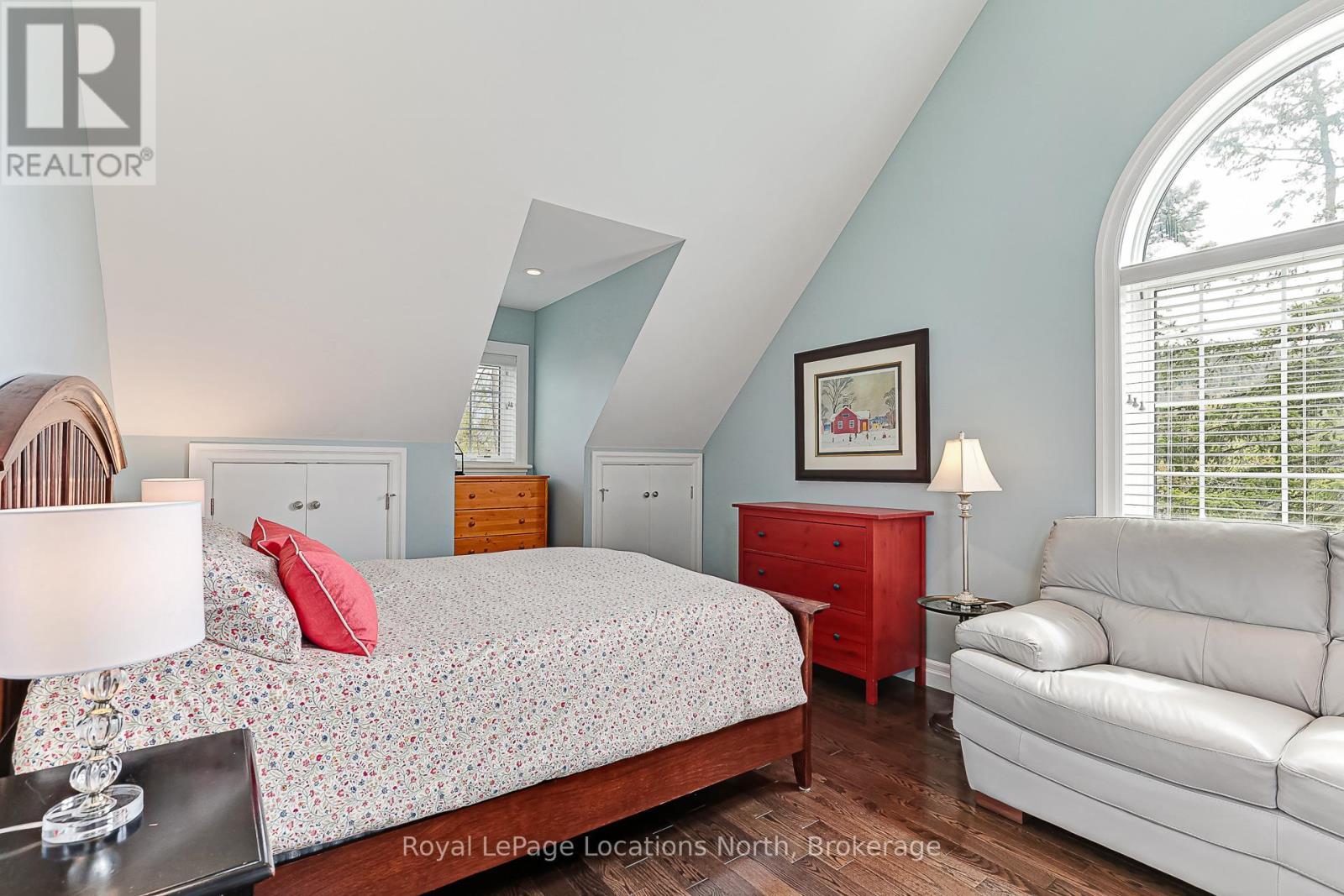 213 Camperdown Road, Blue Mountains, Ontario  N0H 1J0 - Photo 25 - X12445741