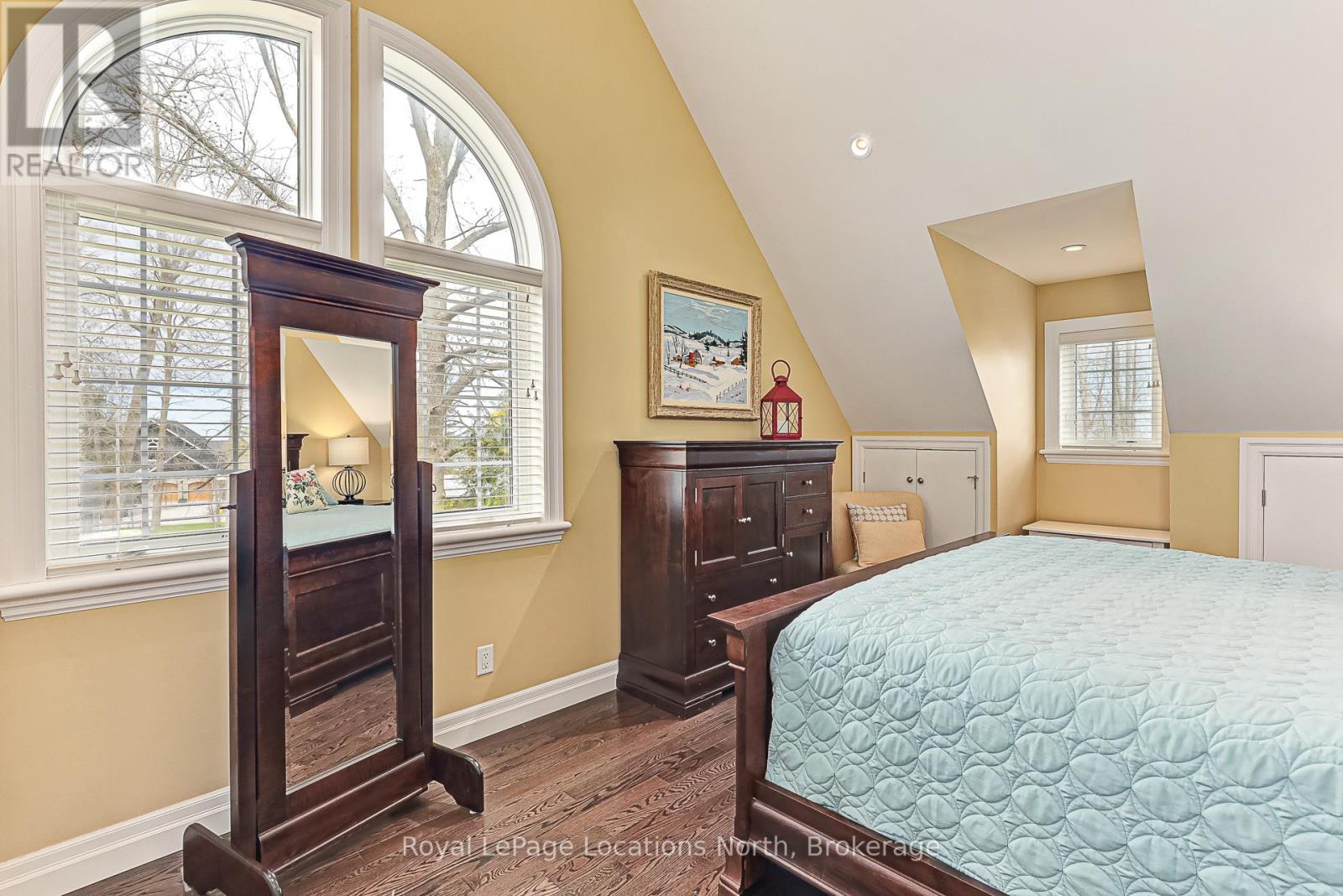 213 Camperdown Road, Blue Mountains, Ontario  N0H 1J0 - Photo 30 - X12445741
