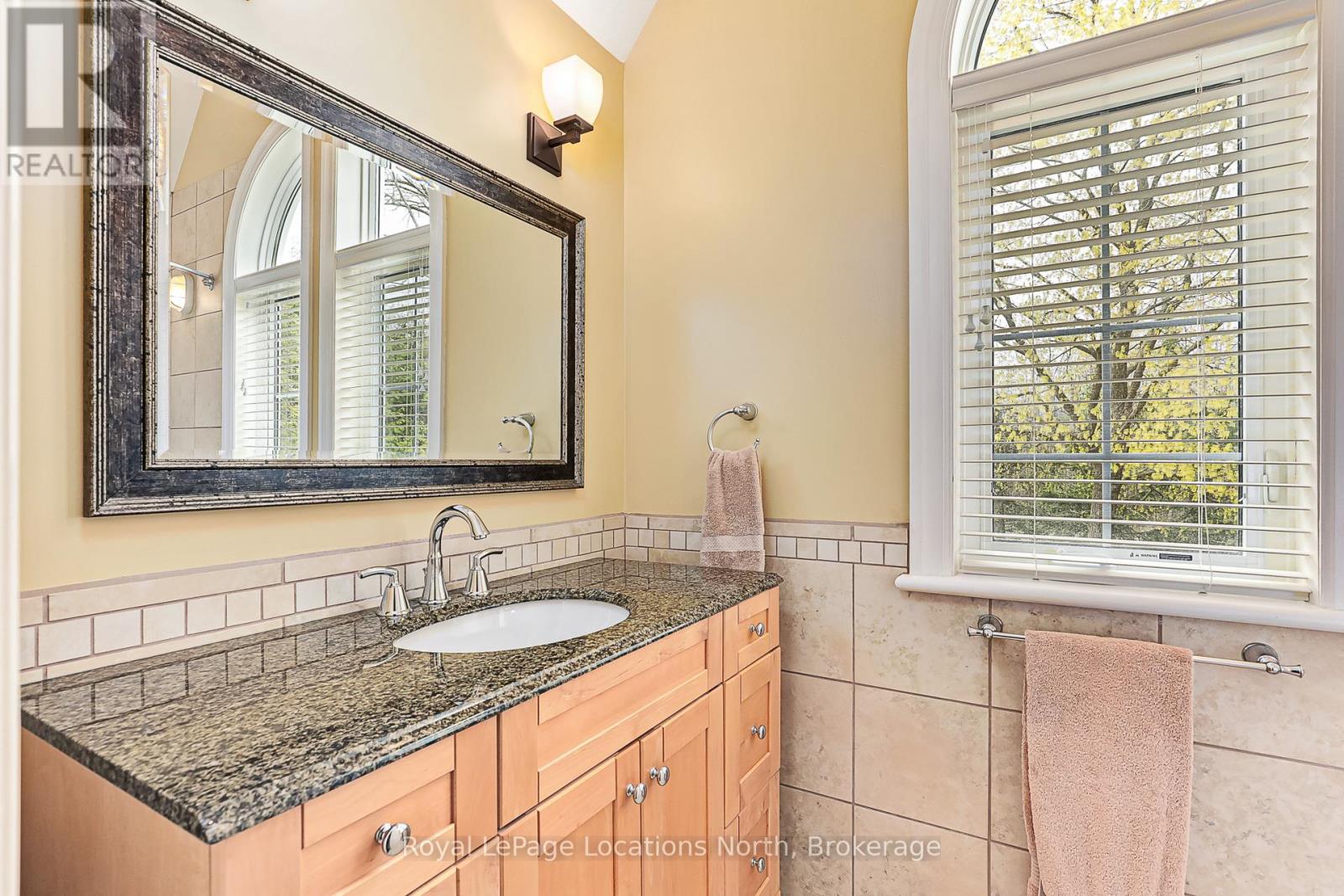 213 Camperdown Road, Blue Mountains, Ontario  N0H 1J0 - Photo 32 - X12445741