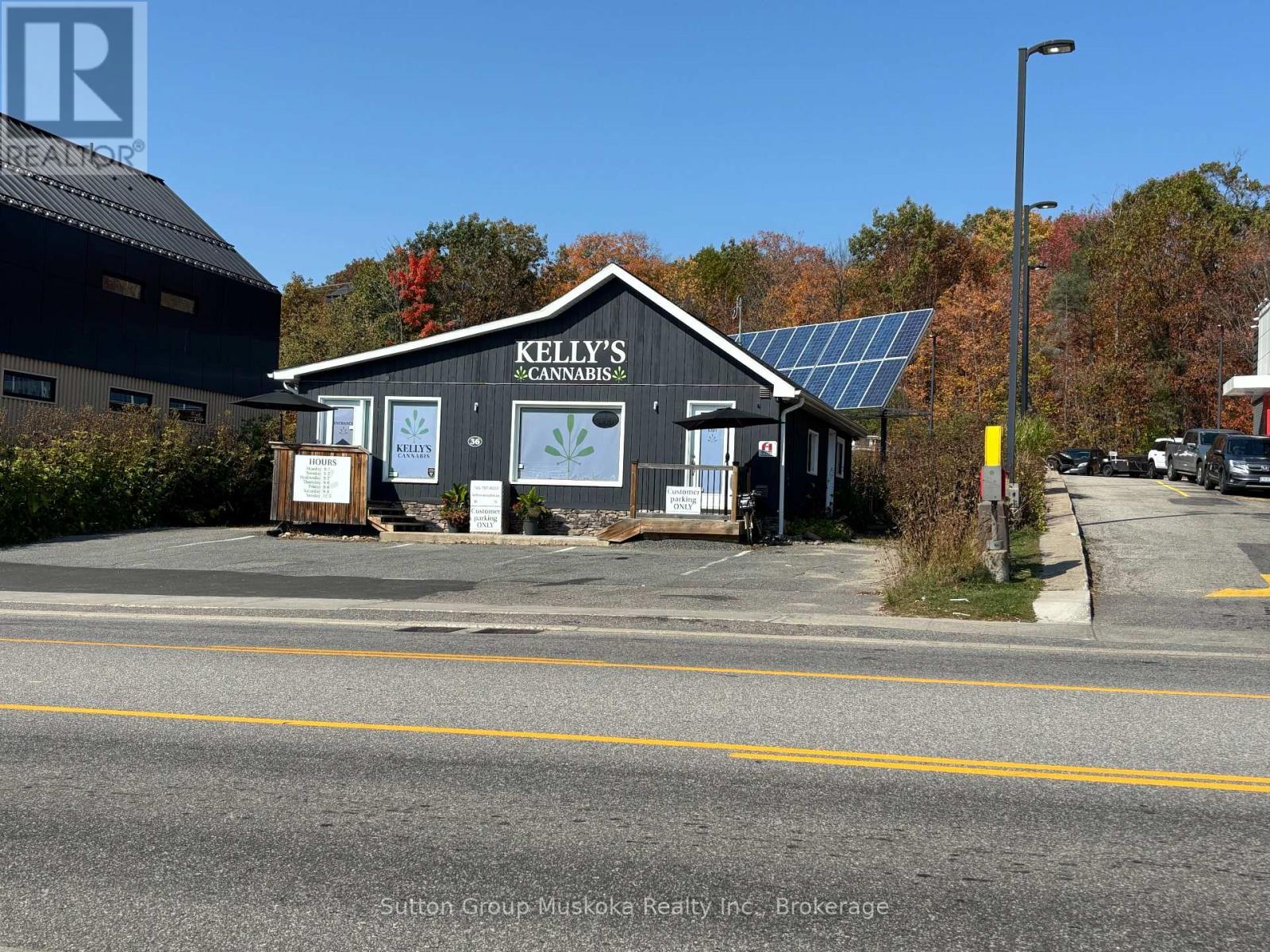 36 KING WILLIAM STREET, Huntsville, Ontario