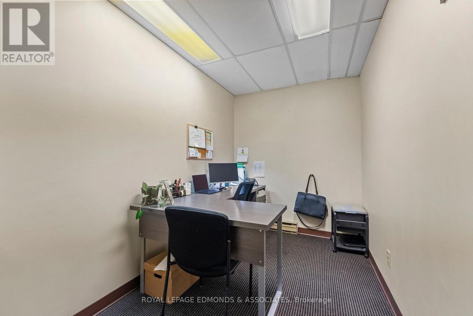 A,b - 270 Lake Street, Pembroke, Ontario  K8A 7Y9 - Photo 11 - X12445715