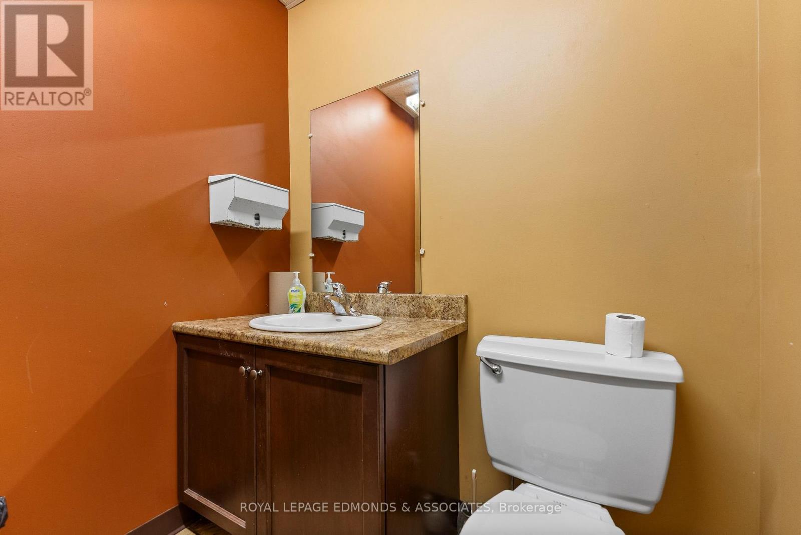 A,b - 270 Lake Street, Pembroke, Ontario  K8A 7Y9 - Photo 12 - X12445715
