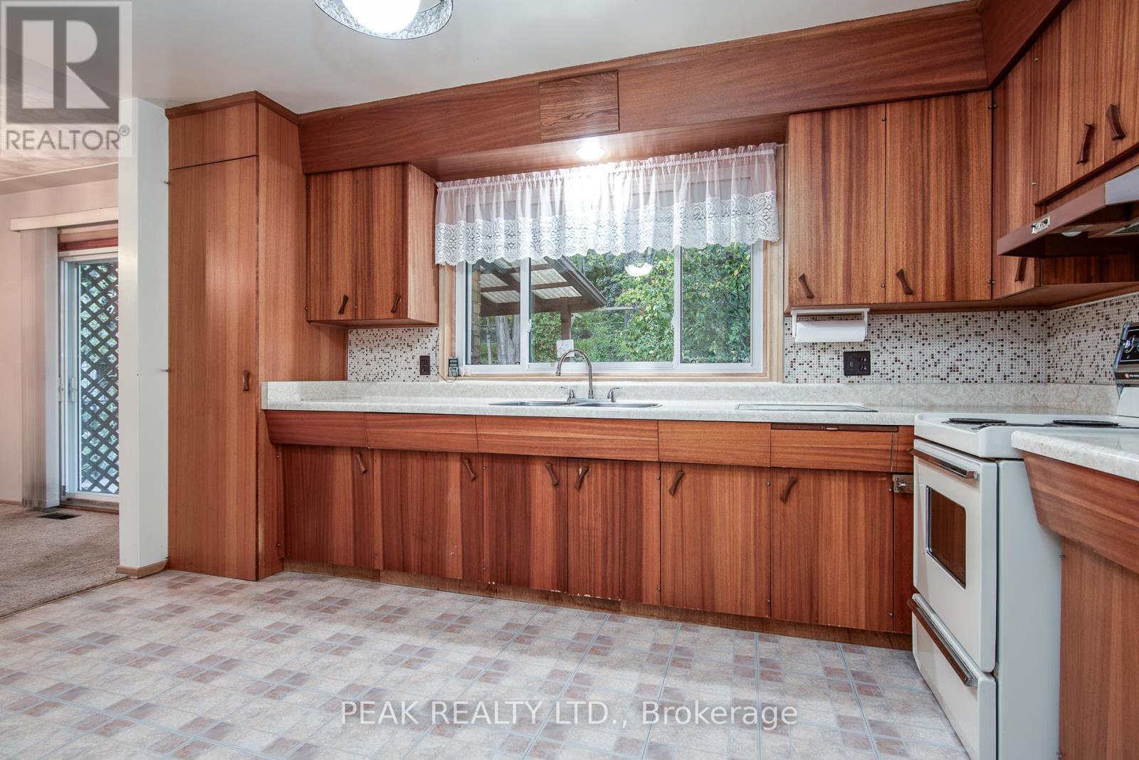 444 Greenbrook Drive, Kitchener, Ontario  N2M 4K4 - Photo 15 - X12445702