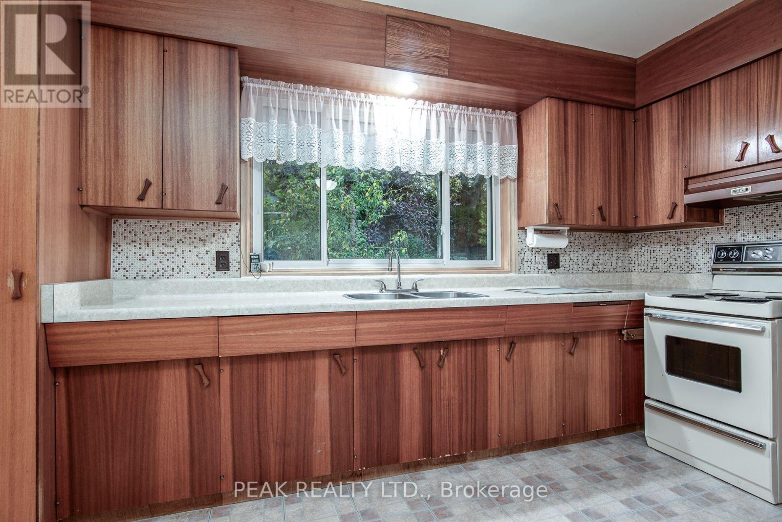 444 Greenbrook Drive, Kitchener, Ontario  N2M 4K4 - Photo 16 - X12445702