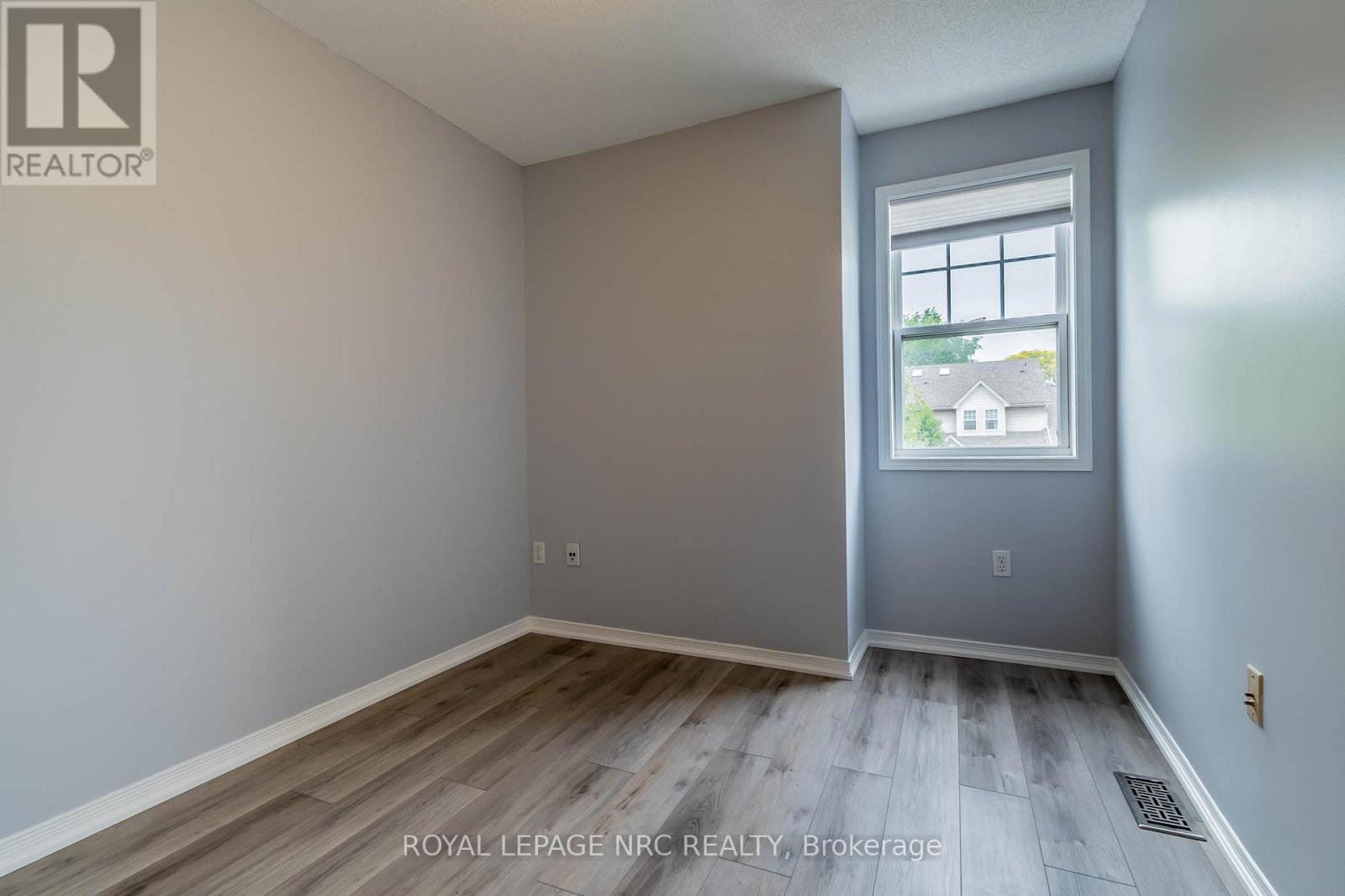 28 - 5070 Drummond Road, Niagara Falls, Ontario  L2E 6E4 - Photo 38 - X12445723