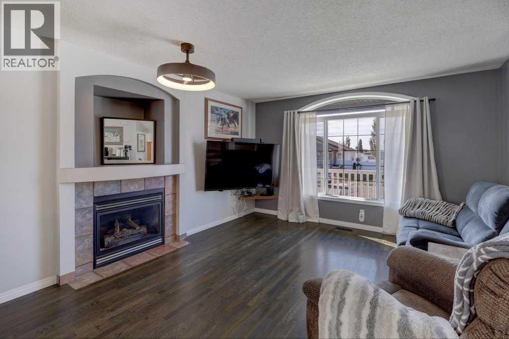 13 Ross Place, Crossfield, Alberta  T0M 0S0 - Photo 2 - A2262298