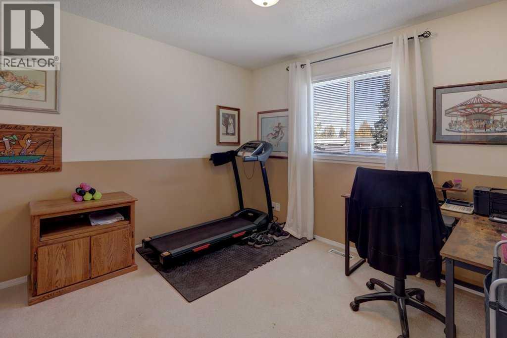 13 Ross Place, Crossfield, Alberta  T0M 0S0 - Photo 18 - A2262298