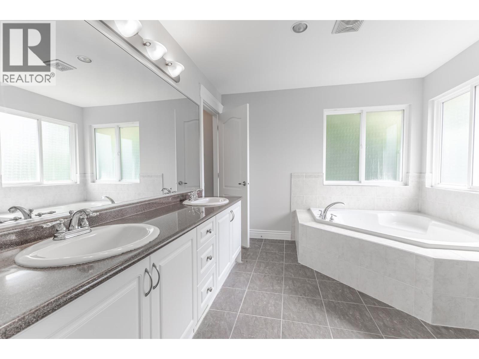 9160 Mona Avenue, Burnaby, British Columbia  V3N 5A7 - Photo 18 - R3047905