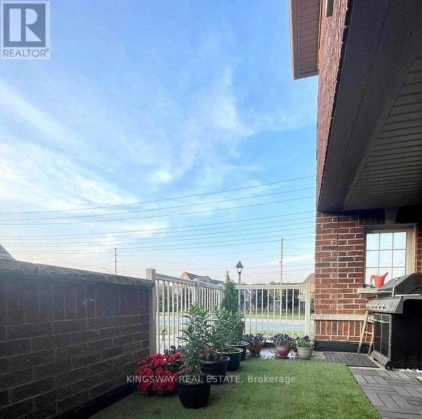 19 Edison Way, Whitby, Ontario  L1R 0M3 - Photo 3 - E12445713