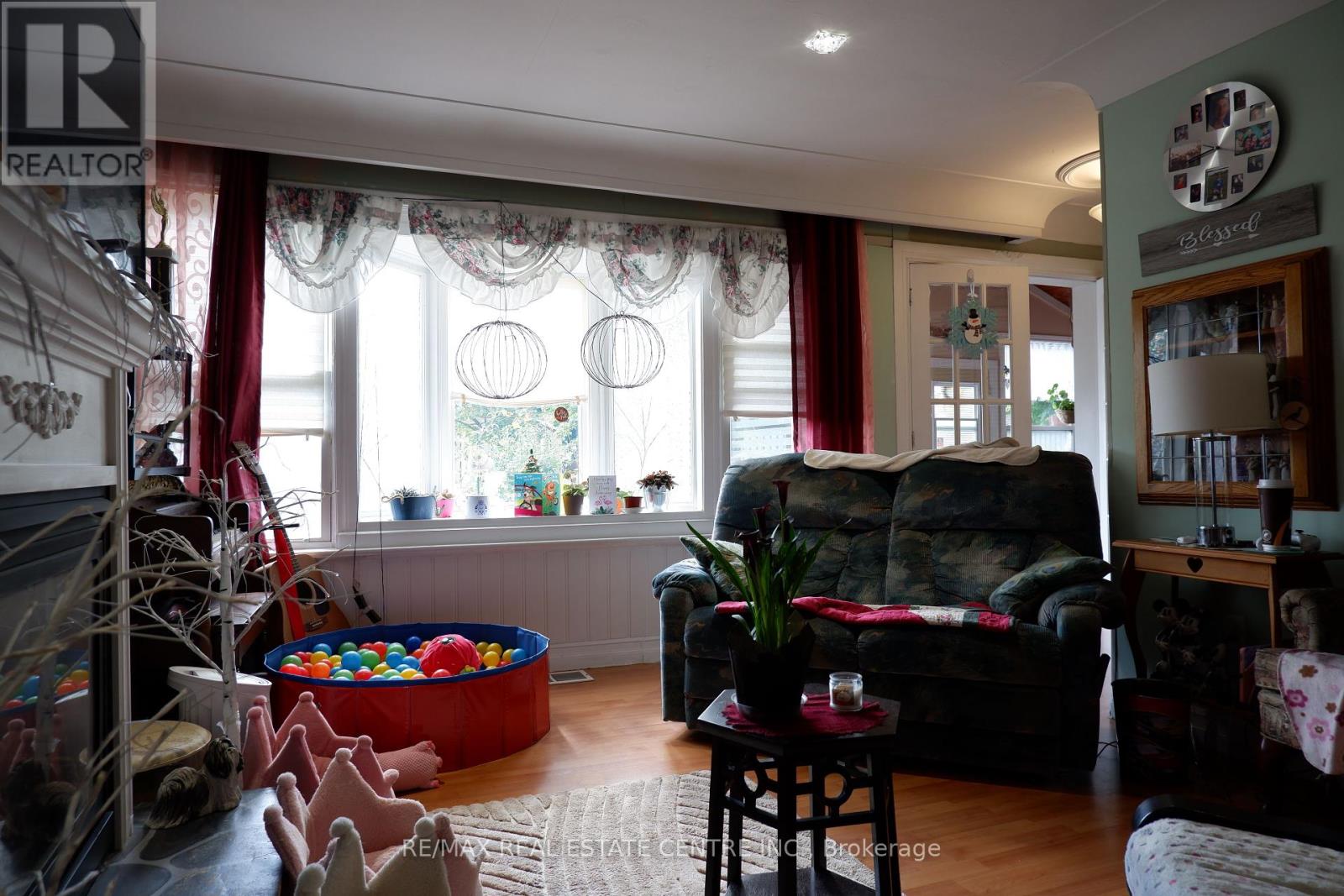 61 Cook Street, Halton Hills, Ontario  L7J 1Z5 - Photo 8 - W12426706