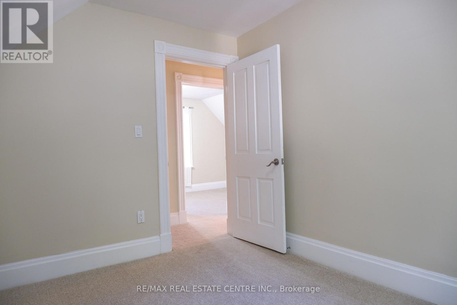33 King Street, Halton Hills, Ontario  L7G 2G9 - Photo 18 - W12428082