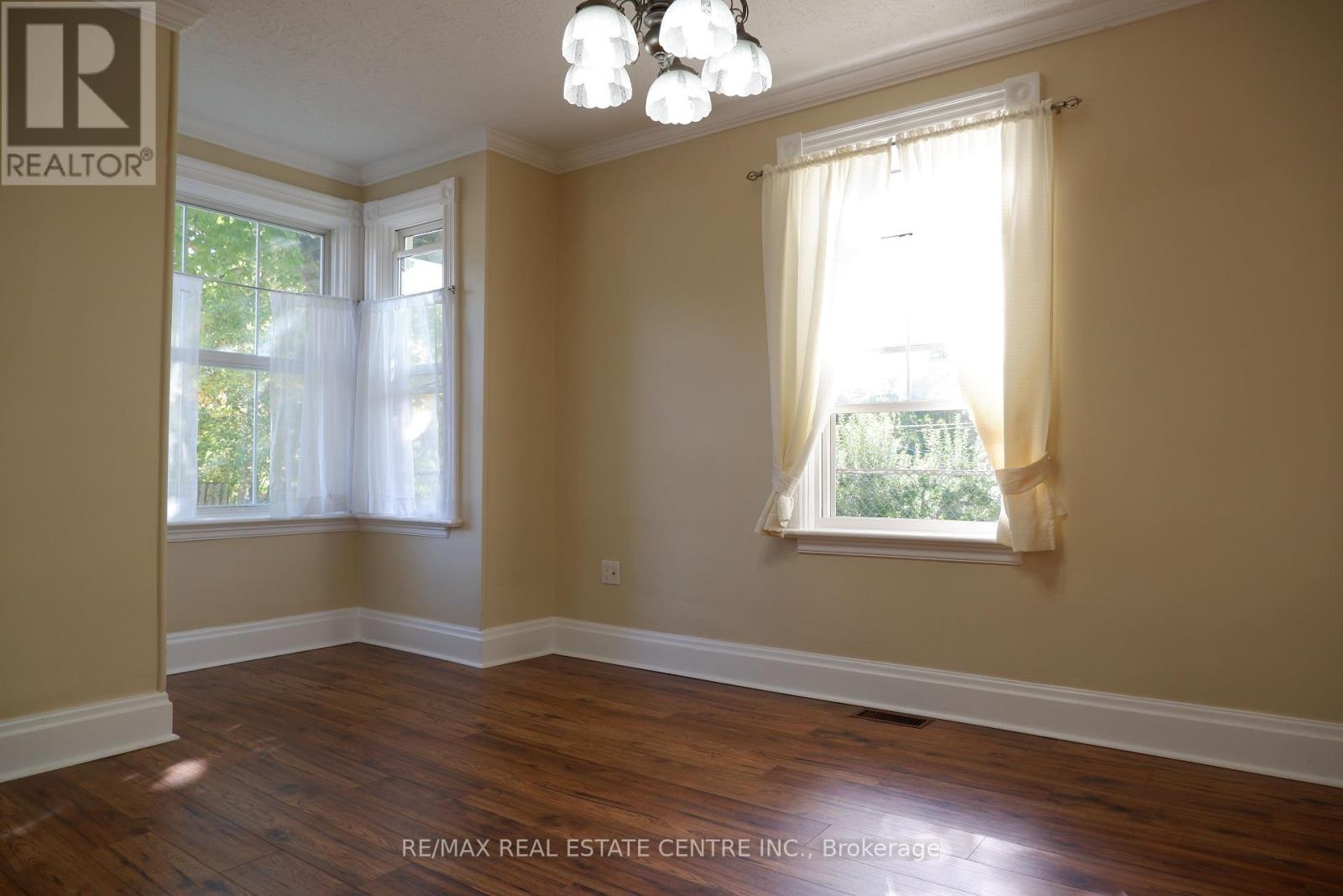 33 King Street, Halton Hills, Ontario  L7G 2G9 - Photo 9 - W12428082