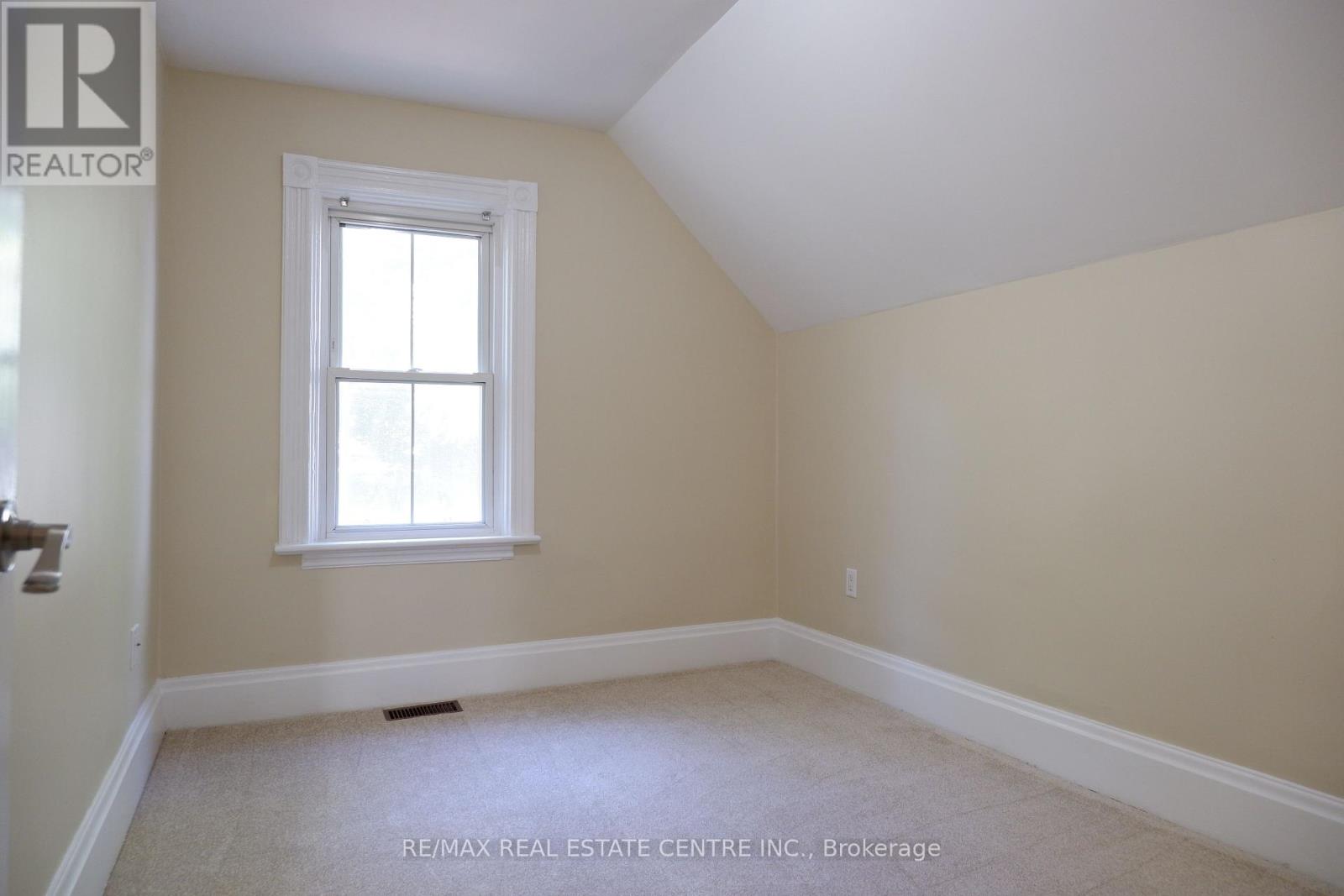 33 King Street, Halton Hills, Ontario  L7G 2G9 - Photo 17 - W12428082