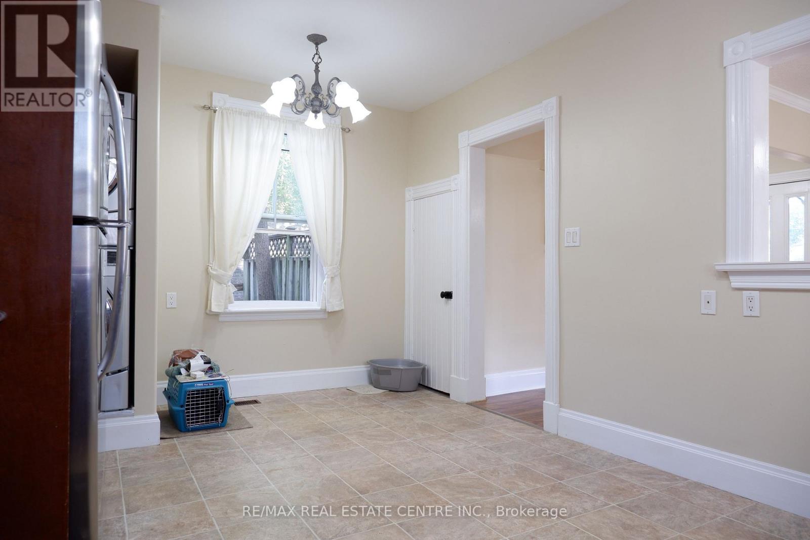 33 King Street, Halton Hills, Ontario  L7G 2G9 - Photo 11 - W12428082
