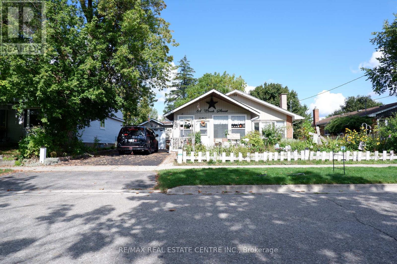 61 Cook Street, Halton Hills, Ontario  L7J 1Z5 - Photo 2 - W12426706