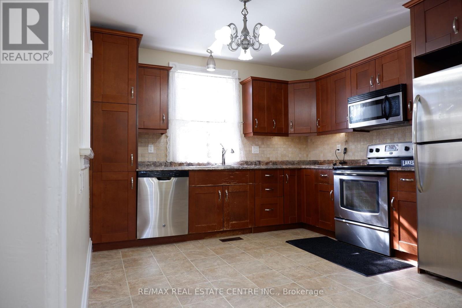 33 King Street, Halton Hills, Ontario  L7G 2G9 - Photo 8 - W12428082