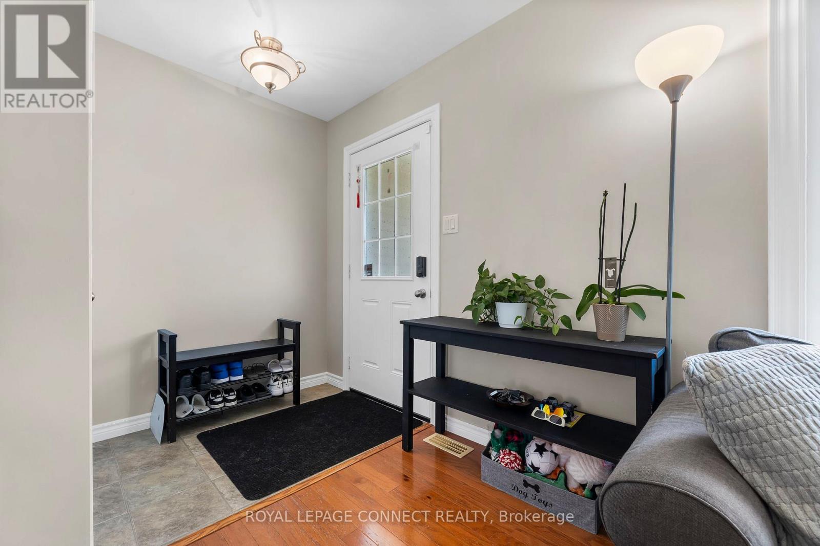 25 Springdale Drive, Kawartha Lakes, Ontario  K9V 4R1 - Photo 2 - X12379326