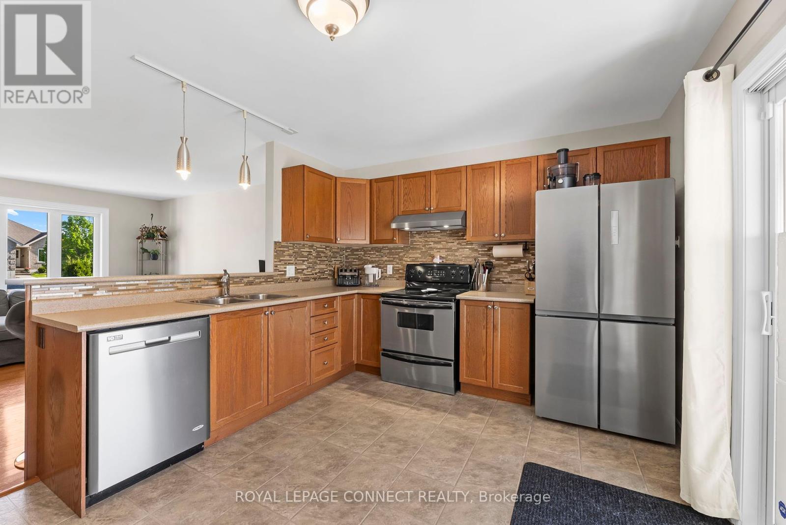 25 Springdale Drive, Kawartha Lakes, Ontario  K9V 4R1 - Photo 7 - X12379326
