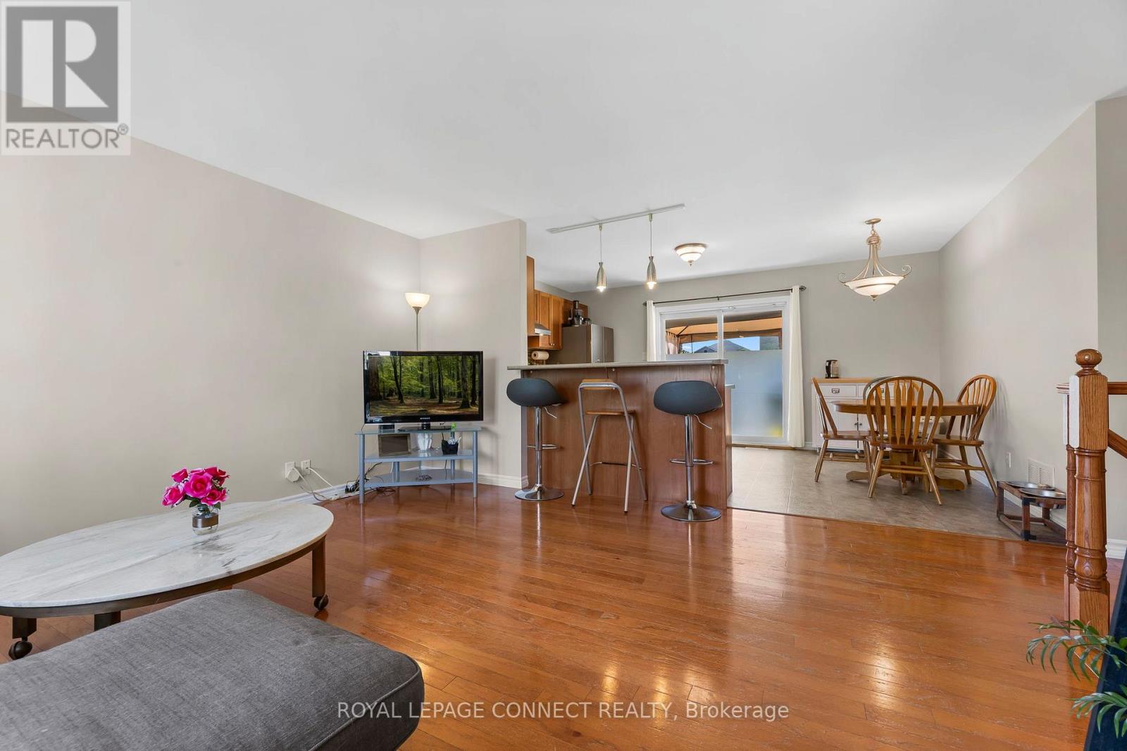 25 Springdale Drive, Kawartha Lakes, Ontario  K9V 4R1 - Photo 3 - X12379326