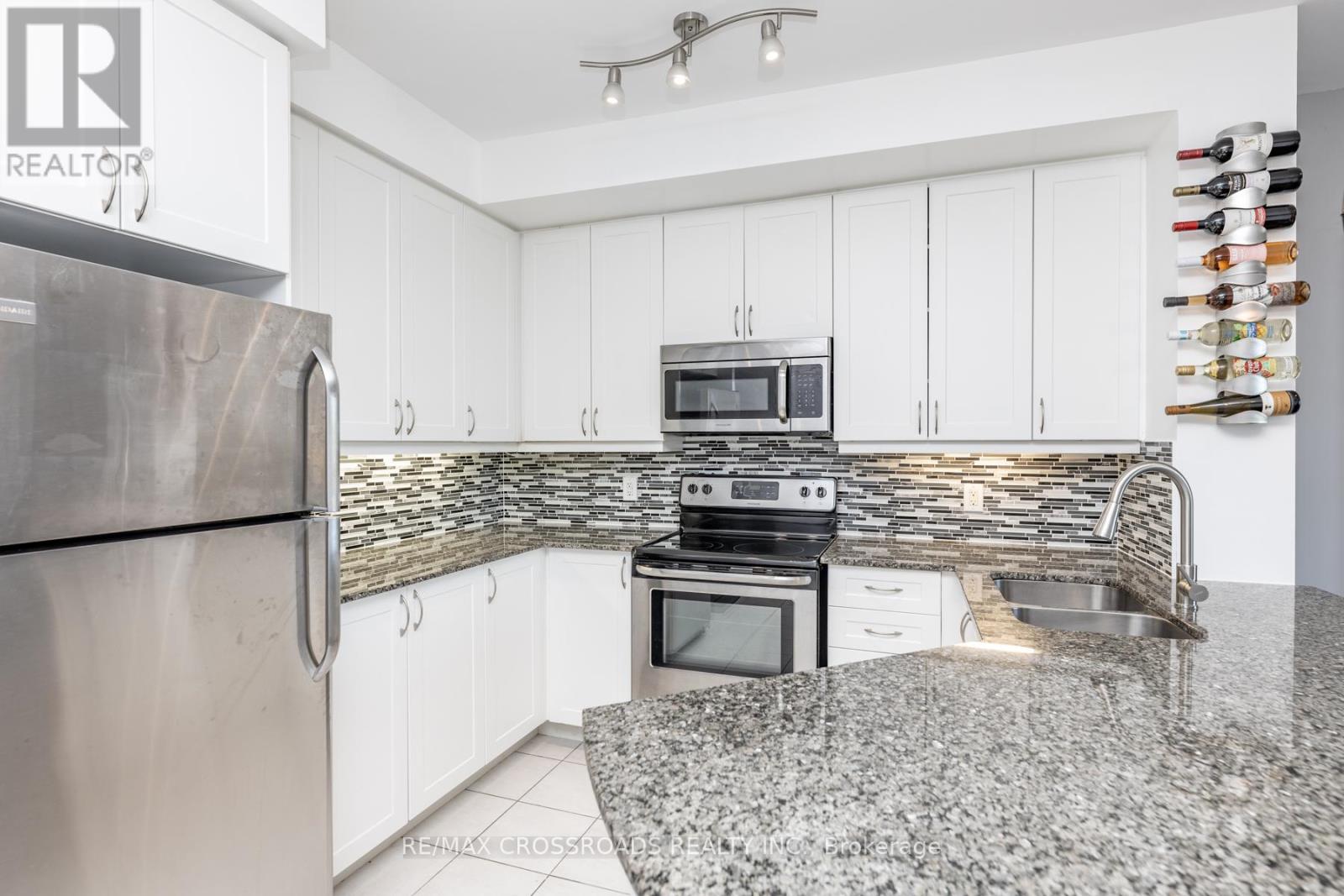 610 - 4700 Highway 7 Rd, Vaughan (East Woodbridge), Ontario  L4L 0B3 - Photo 12 - N12445716