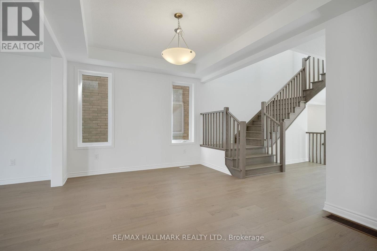 626 Newlove Street, Innisfil, Ontario  L9S 0R9 - Photo 21 - N12445728