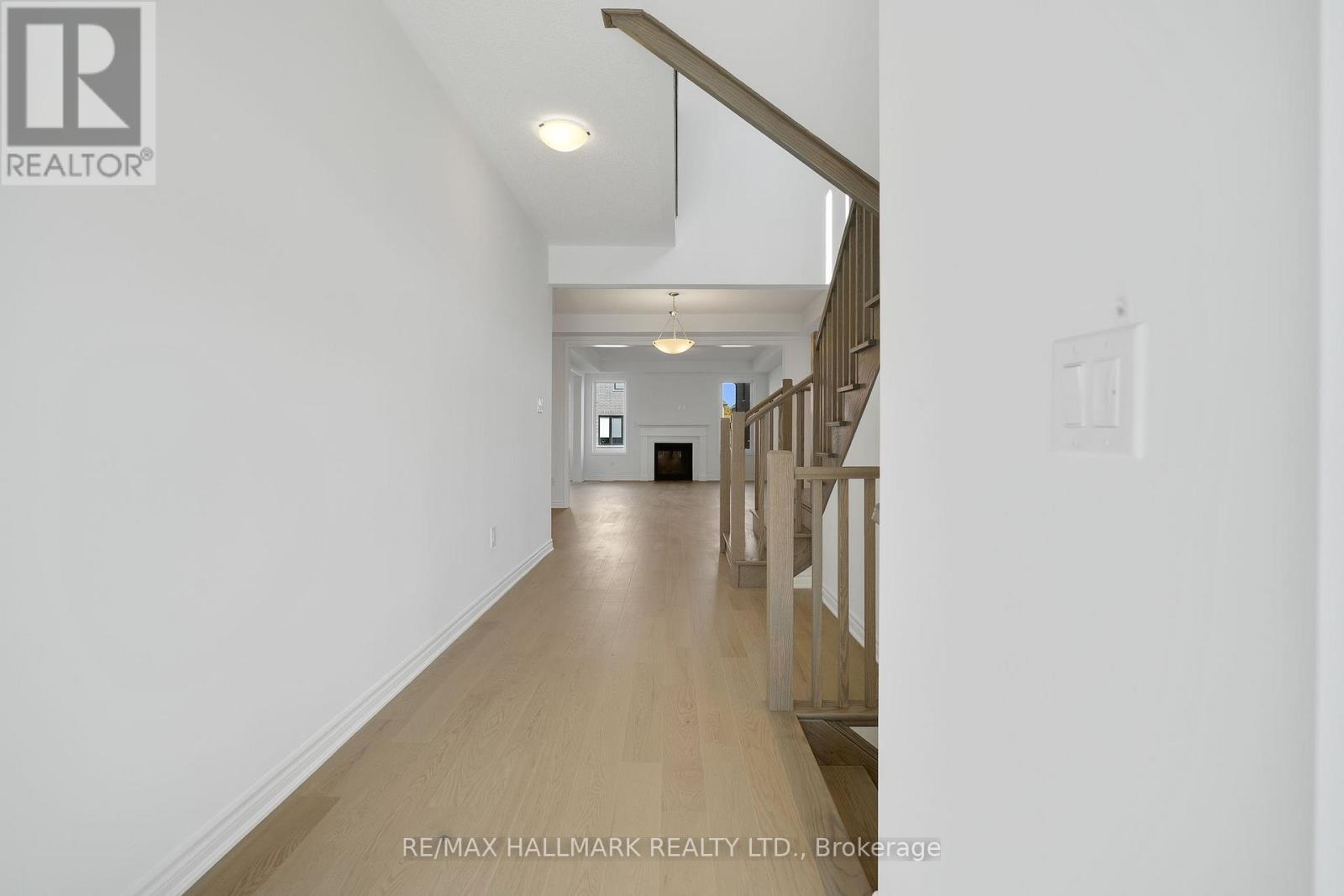 626 Newlove Street, Innisfil, Ontario  L9S 0R9 - Photo 7 - N12445728