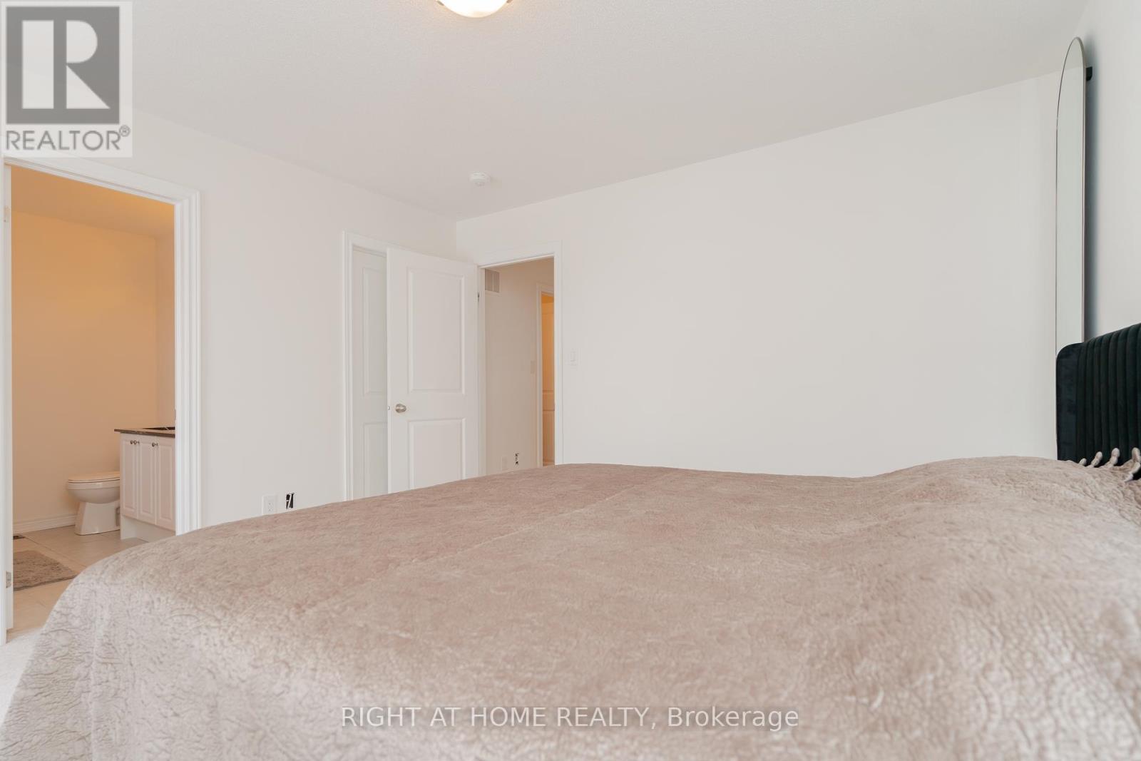 12 Globemaster Lane, Richmond Hill (Oak Ridges), Ontario  L4E 1H3 - Photo 30 - N12445737