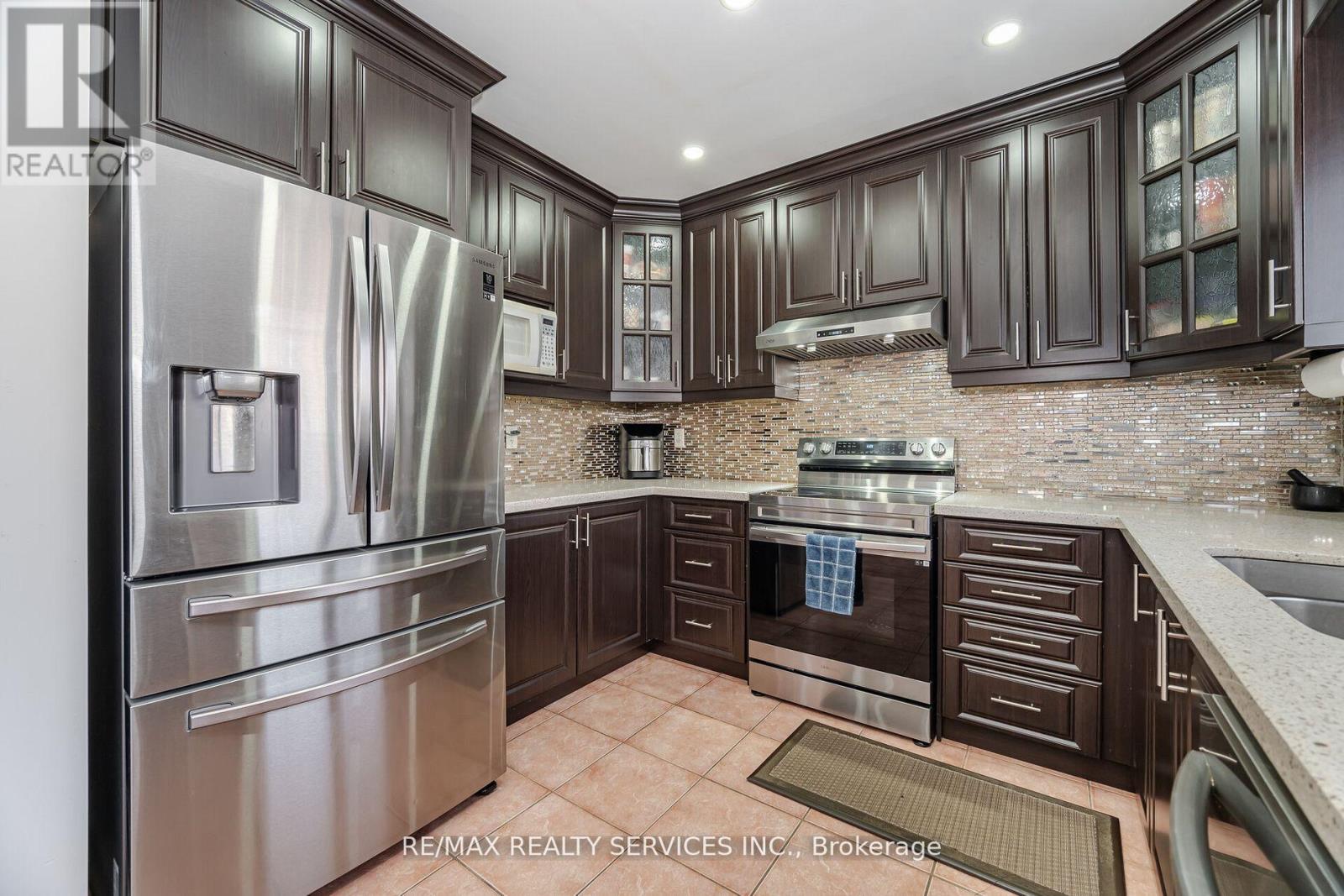 39 Rattlesnake Road, Brampton (Sandringham-Wellington), Ontario  L6R 3B9 - Photo 13 - W12445719