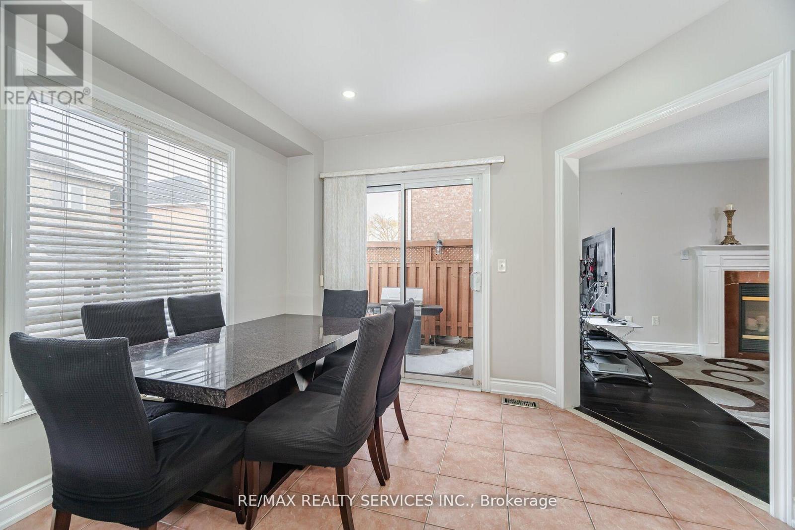 39 Rattlesnake Road, Brampton (Sandringham-Wellington), Ontario  L6R 3B9 - Photo 15 - W12445719