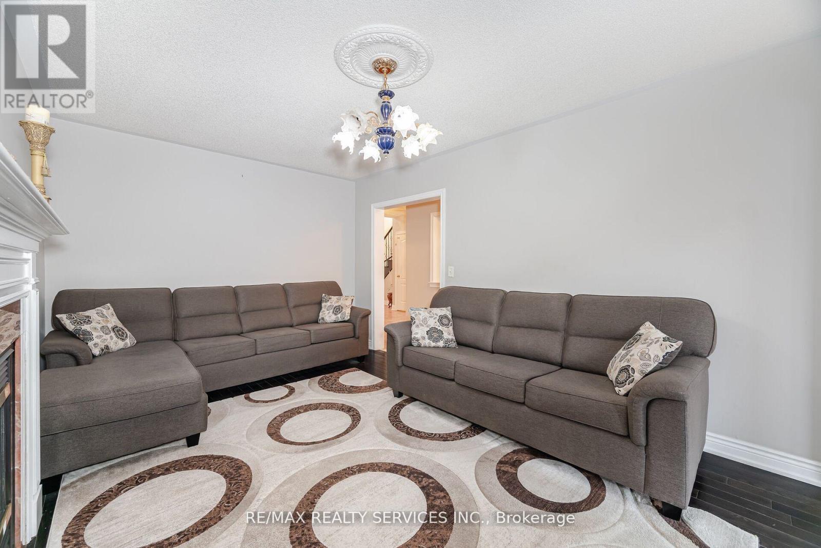39 Rattlesnake Road, Brampton (Sandringham-Wellington), Ontario  L6R 3B9 - Photo 19 - W12445719