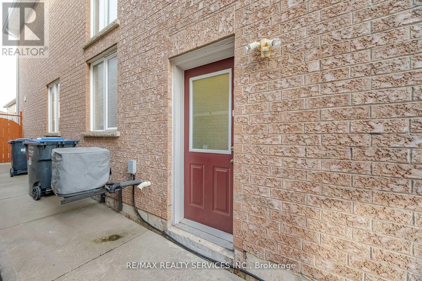 39 Rattlesnake Road, Brampton (Sandringham-Wellington), Ontario  L6R 3B9 - Photo 35 - W12445719