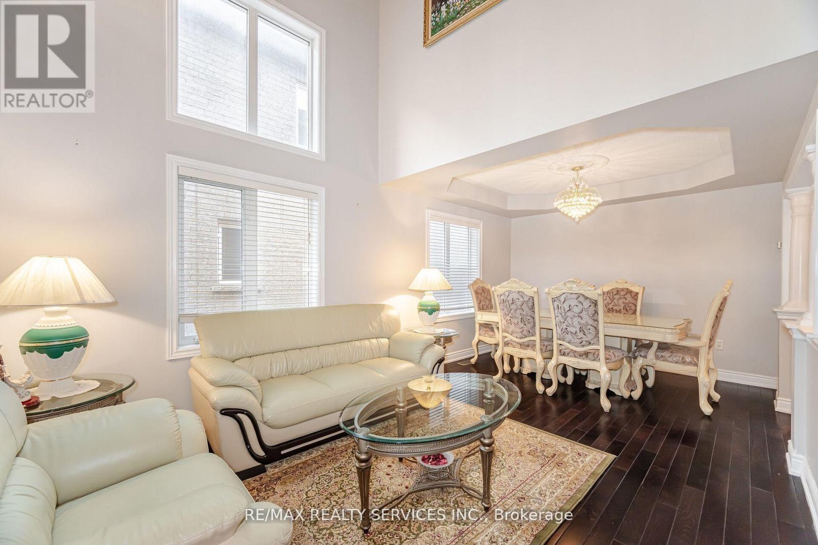 39 Rattlesnake Road, Brampton (Sandringham-Wellington), Ontario  L6R 3B9 - Photo 7 - W12445719