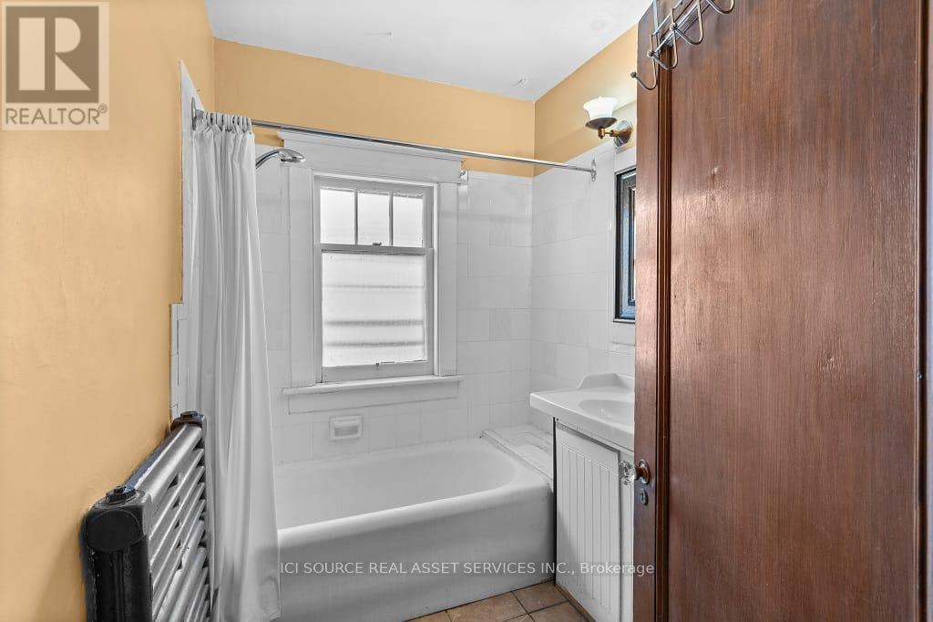 5207 River Road, Niagara Falls (Downtown), Ontario  L2E 3G9 - Photo 12 - X12445726