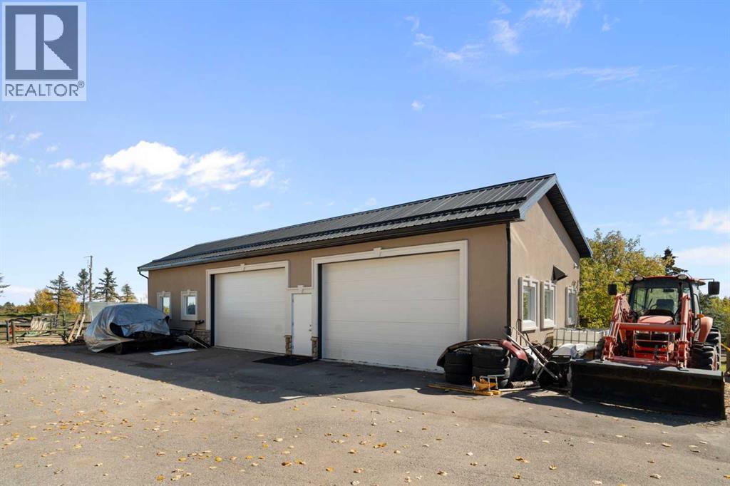 32045 Willow Way, Rural Rocky View County, Alberta  T4C 2Y4 - Photo 43 - A2257326