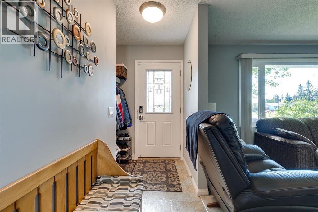 360 Malvern Close Ne, Calgary, Alberta  T2A 4W7 - Photo 3 - A2259878
