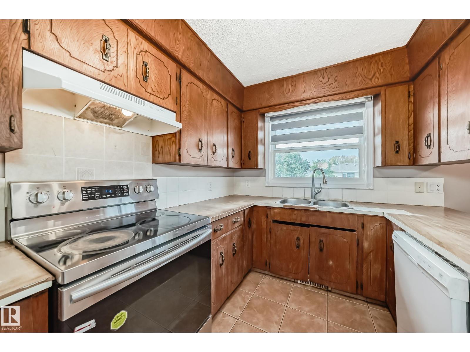 7026 11 Av Nw, Edmonton, Alberta  T6K 3J5 - Photo 12 - E4460942