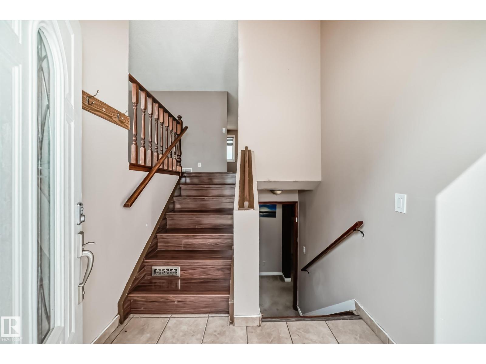 7026 11 Av Nw, Edmonton, Alberta  T6K 3J5 - Photo 2 - E4460942